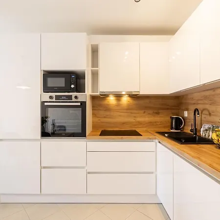 Cosy Terrano -free Private Parking Apartment