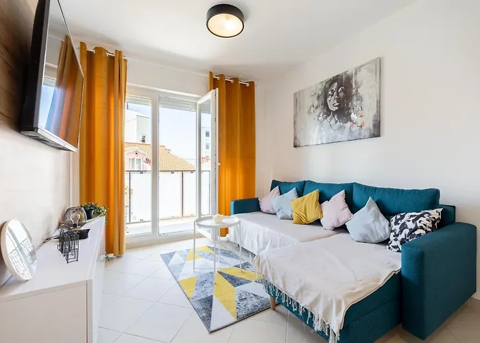 Cosy Terrano -free Private Parking Apartment