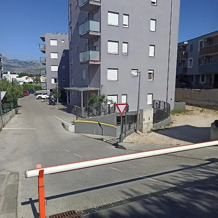 Cosy Terrano -free Private Parking Apartment *