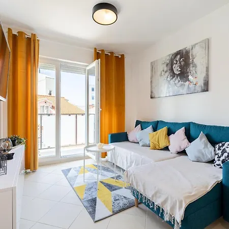Cosy Terrano -free Private Parking Apartment