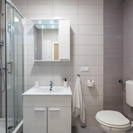 Lägenhet Cosy Terrano -free Private Parking *