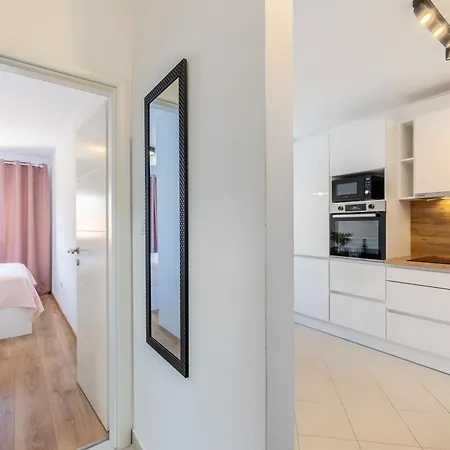 Cosy Terrano -free Private Parking Apartment *