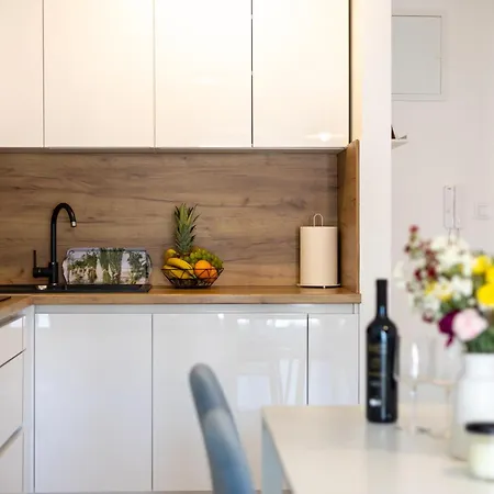 Lägenhet Cosy Terrano -free Private Parking *